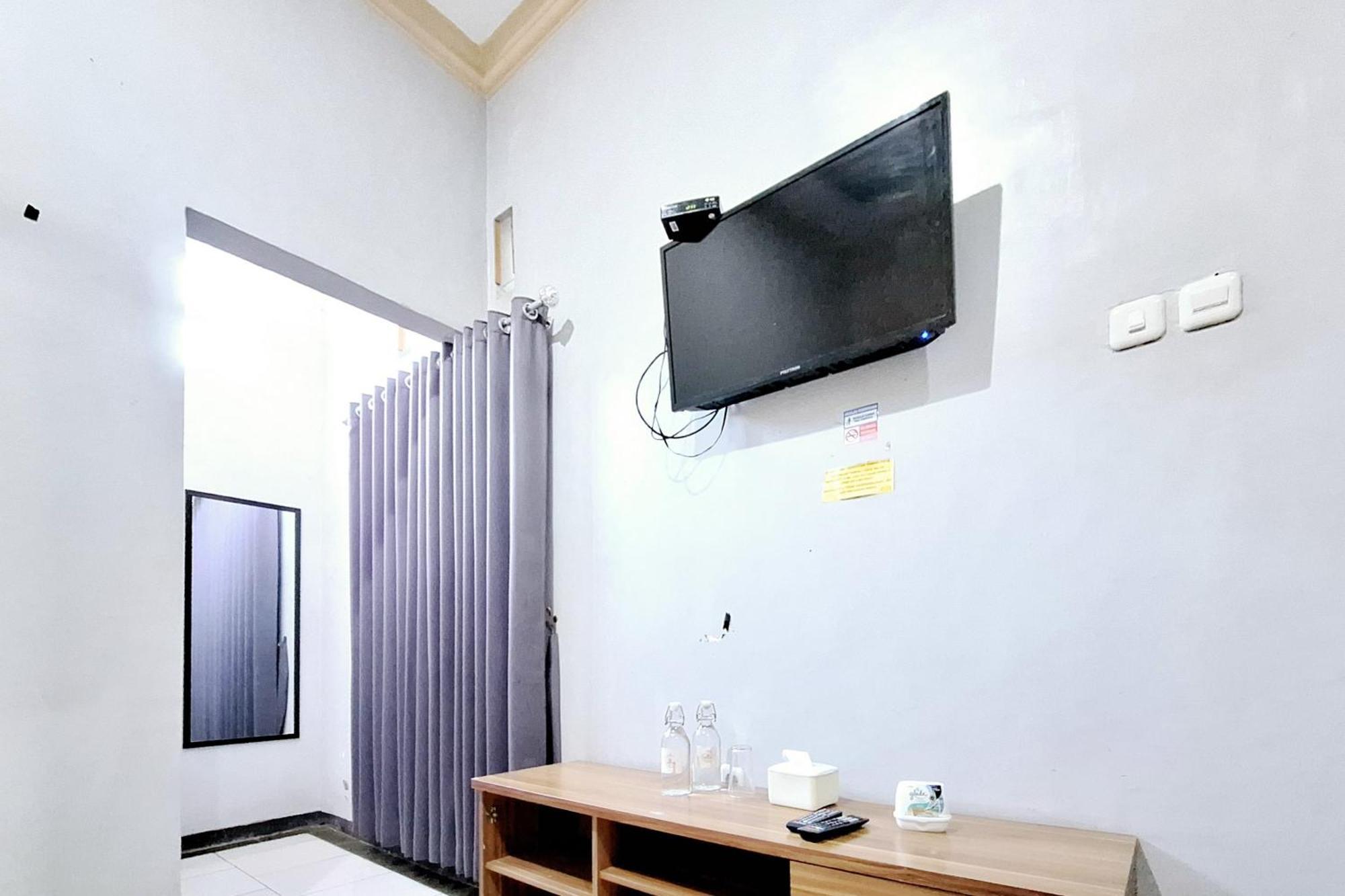 Urbanview The Halona Near Jatim Park 4 Hotel Malang Ngoại thất bức ảnh